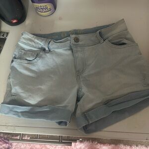 low waisted short Jean shorts
